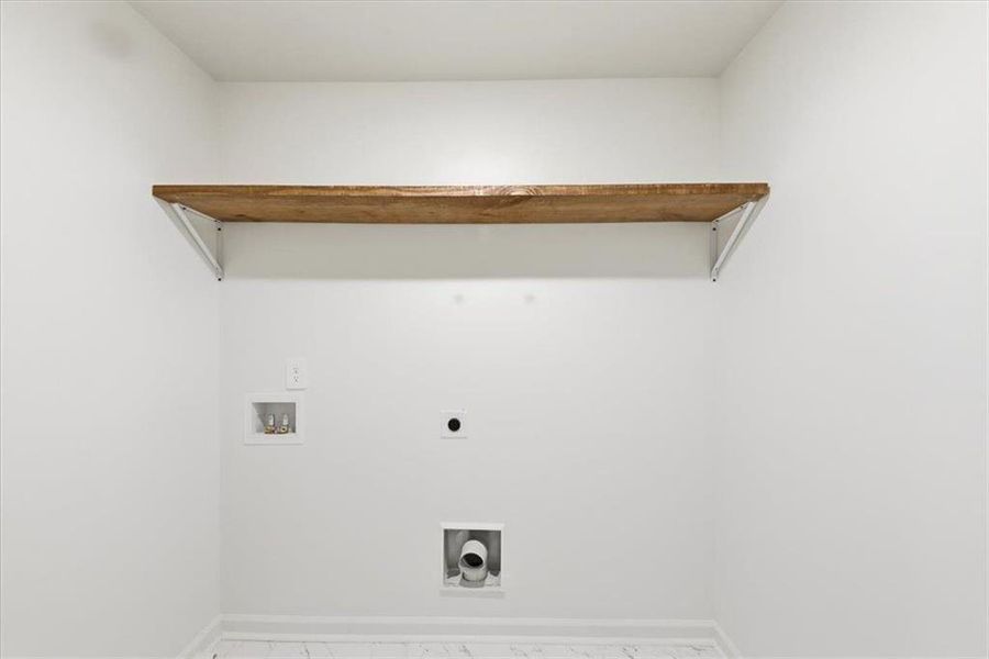 Spacious, unfurnished interior of a new home in , Whitesburg (Image 39).