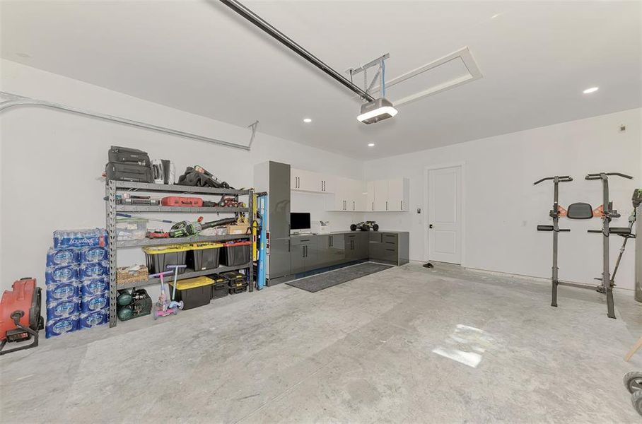 Spacious, unfurnished interior of a new home in , North Port (Image 26).