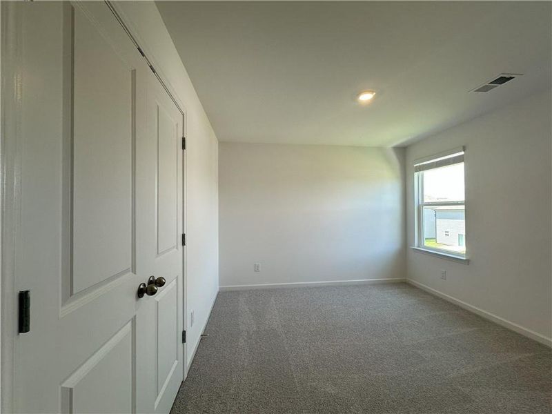Spacious, unfurnished interior of a new home in Buice Lake, Acworth (Image 20).