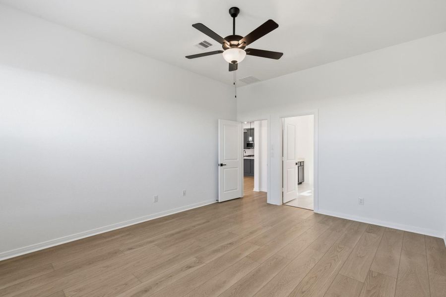 Spacious, unfurnished interior of a new home in Jordan Ranch 45' Homesites, Fulshear (Image 15).