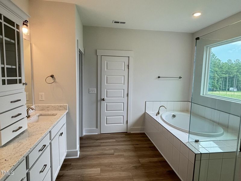 Master Bathroom Master Bathroom