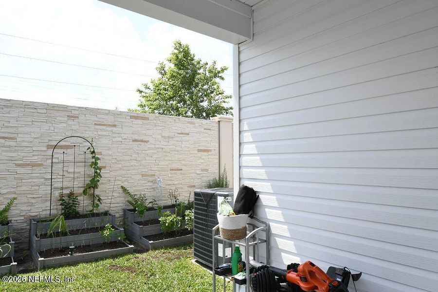Exterior details and patio area of a home in Forest Crest, Jacksonville (Image 23).