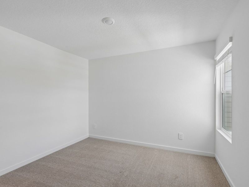 Spacious, unfurnished interior of a new home in The District at Oakleaf - The Grove, Middleburg (Image 10).