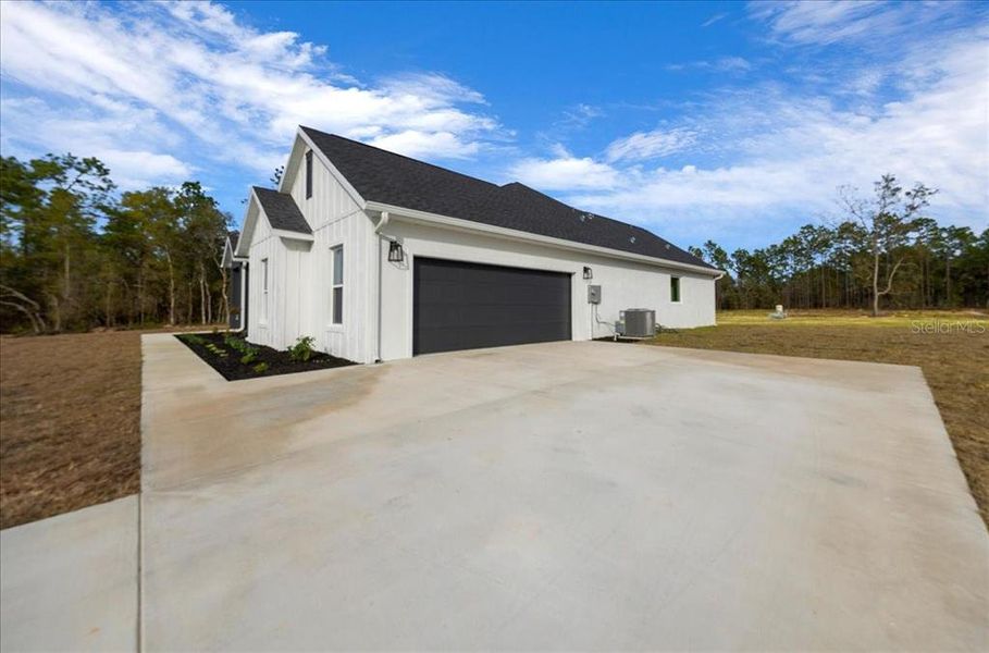 Front exterior of a new home in , Ocala, FL, highlighting curb appeal (Image 28).