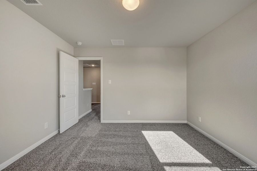 Spacious, unfurnished interior of a new home in Park Place, New Braunfels (Image 28).