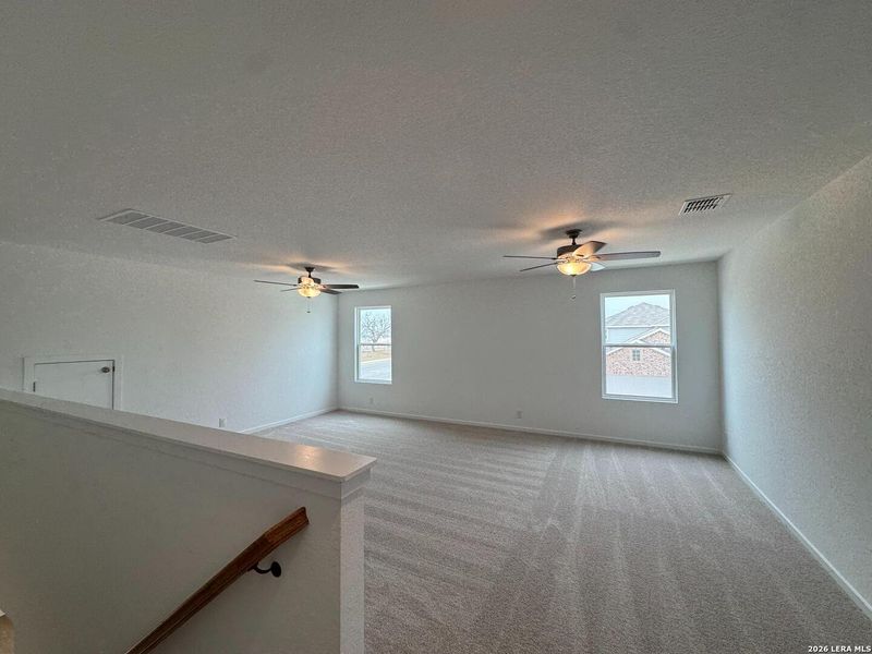 Spacious, unfurnished interior of a new home in Hennersby Hollow, San Antonio (Image 22).