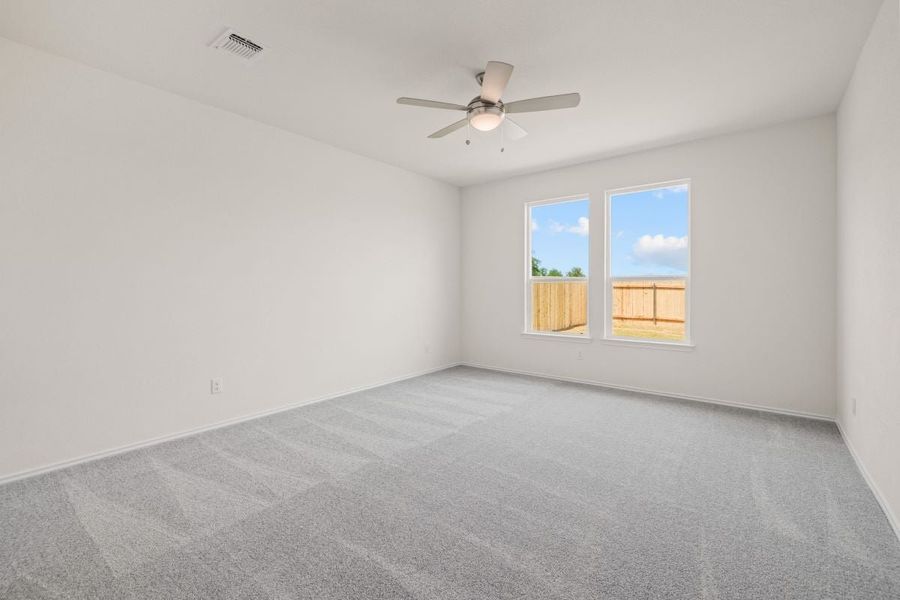 Spacious, unfurnished interior of a new home in Hidden Trails, Belton (Image 9).