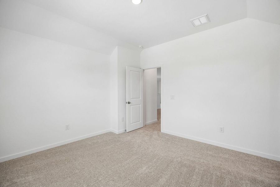 Spacious, unfurnished interior of a new home in Ellerden, Tomball (Image 23).