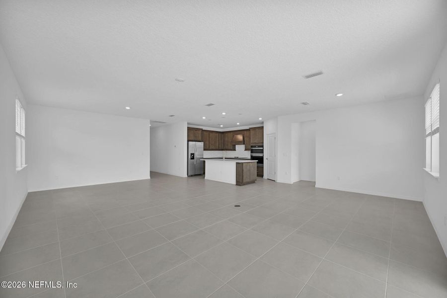 Spacious, unfurnished interior of a new home in Hyland Trail, Green Cove Springs (Image 16).