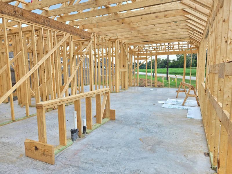 Spacious, unfurnished interior of a new home in Sienna 40', Missouri City (Image 5).