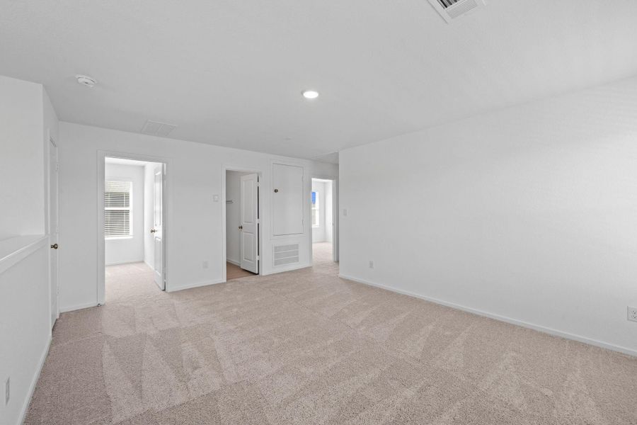 Spacious, unfurnished interior of a new home in Montgomery Bend, Montgomery (Image 10).