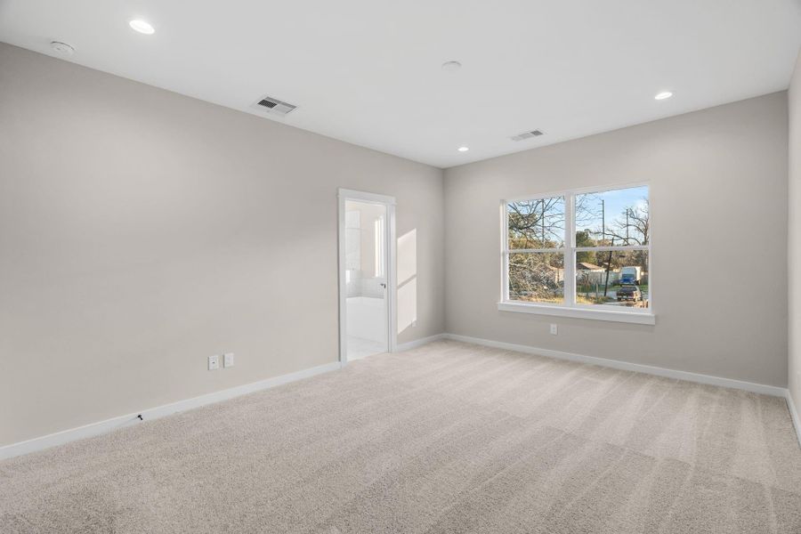 Spacious, unfurnished interior of a new home in , Houston (Image 18).