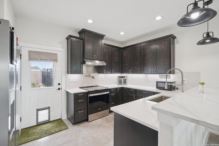 Furnished interior view inside a new home in , La Vernia (Image 12).