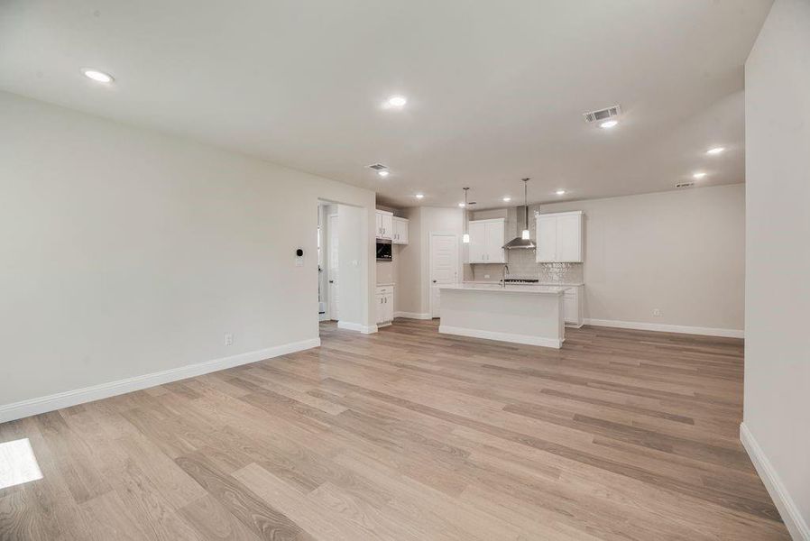 Spacious, unfurnished interior of a new home in Bayside, Rowlett (Image 30).