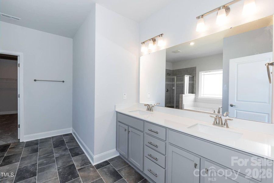 Furnished interior view inside a new home in Cardiff Glyn, Catawba (Image 7).