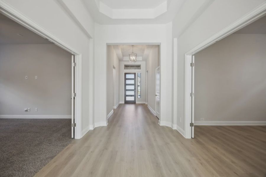 Spacious, unfurnished interior of a new home in Oaks of North Grove, Waxahachie (Image 5).