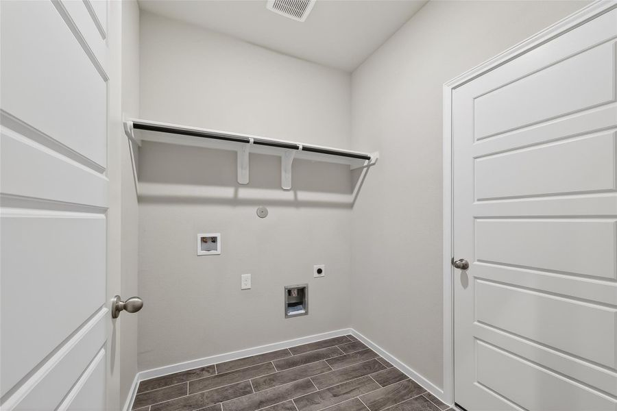 Spacious, unfurnished interior of a new home in Rollingbrook Estates, Baytown (Image 42).