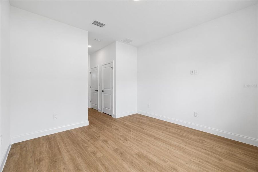 Spacious, unfurnished interior of a new home in , Citrus Springs (Image 34).