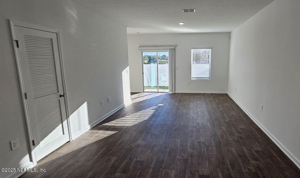 Spacious, unfurnished interior of a new home in Corsair, Middleburg (Image 16).