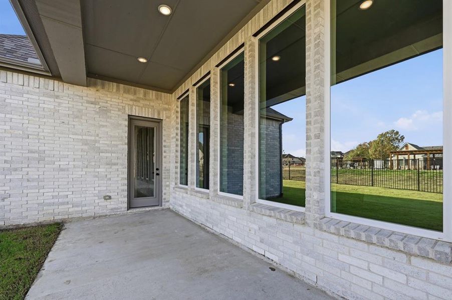 Exterior details and patio area of a home in Saddle Star Estates, Rockwall (Image 16).