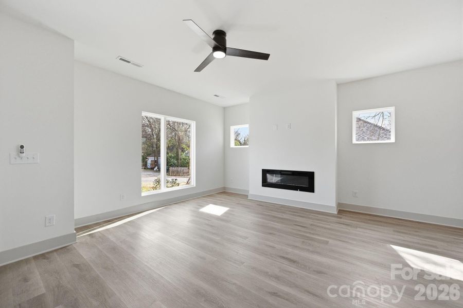 Spacious, unfurnished interior of a new home in , Monroe (Image 24).