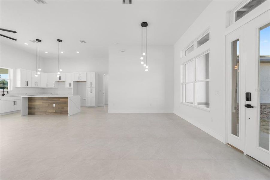 Spacious, unfurnished interior of a new home in , Ocala (Image 19).