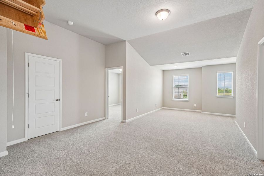 Spacious, unfurnished interior of a new home in Thomas Pond, San Antonio (Image 36). Spacious, unfurnished interior of a new home in Thomas Pond, San Antonio (Image 36).
