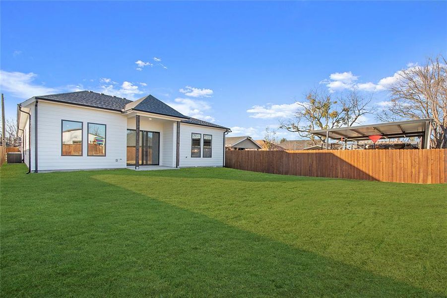 Exterior details and patio area of a home in , Dallas (Image 3).