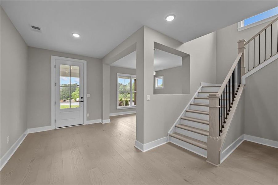 Spacious, unfurnished interior of a new home in Ellis, Marietta (Image 32).