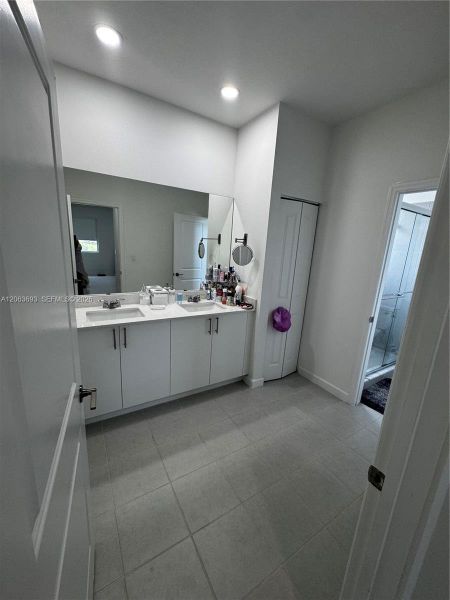 Furnished interior view inside a new home in Beacon at Galiano Pointe, Miami (Image 10). Furnished interior view inside a new home in Beacon at Galiano Pointe, Miami (Image 10).