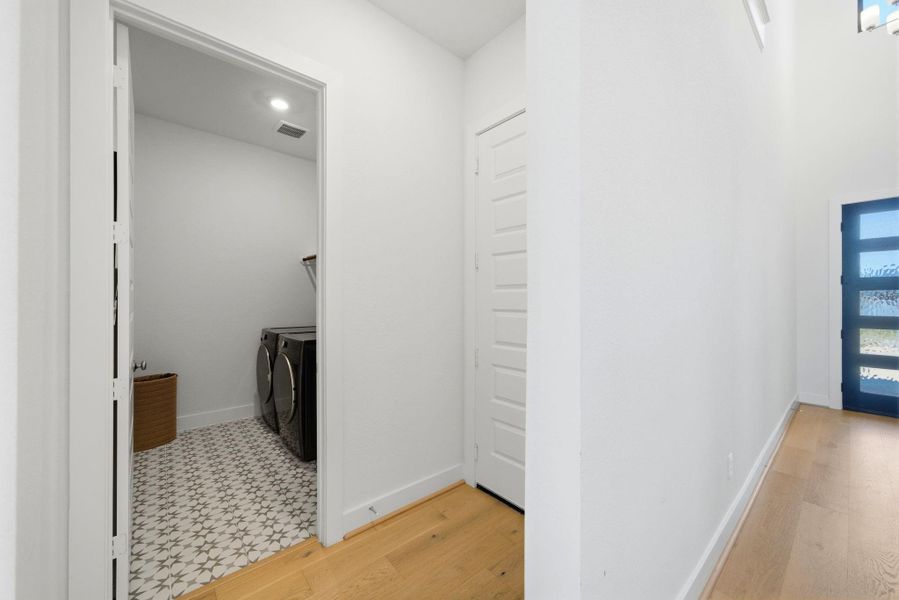 Spacious, unfurnished interior of a new home in Sienna, Missouri City (Image 22).