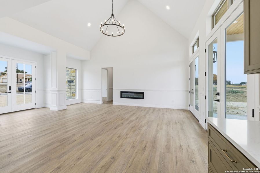 Spacious, unfurnished interior of a new home in , Bandera (Image 31).