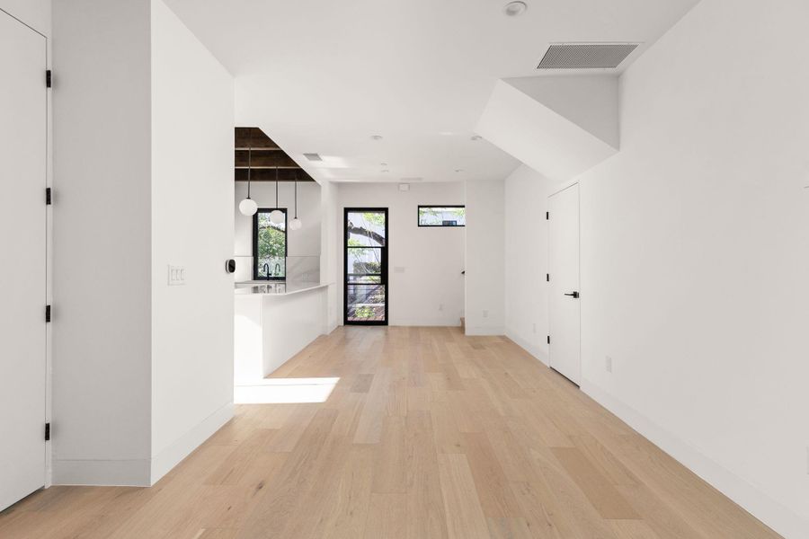 Spacious, unfurnished interior of a new home in , Austin (Image 33).