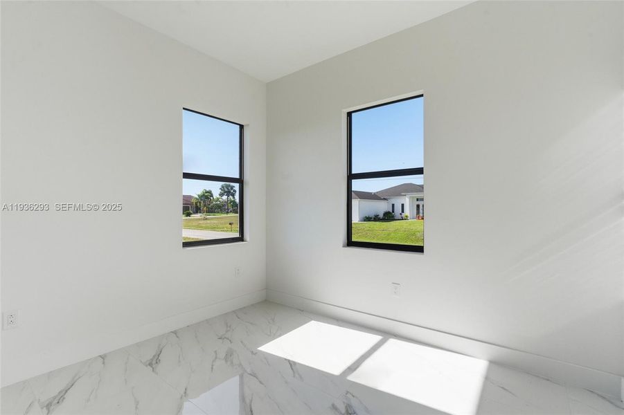 Spacious, unfurnished interior of a new home in , Cape Coral (Image 43).