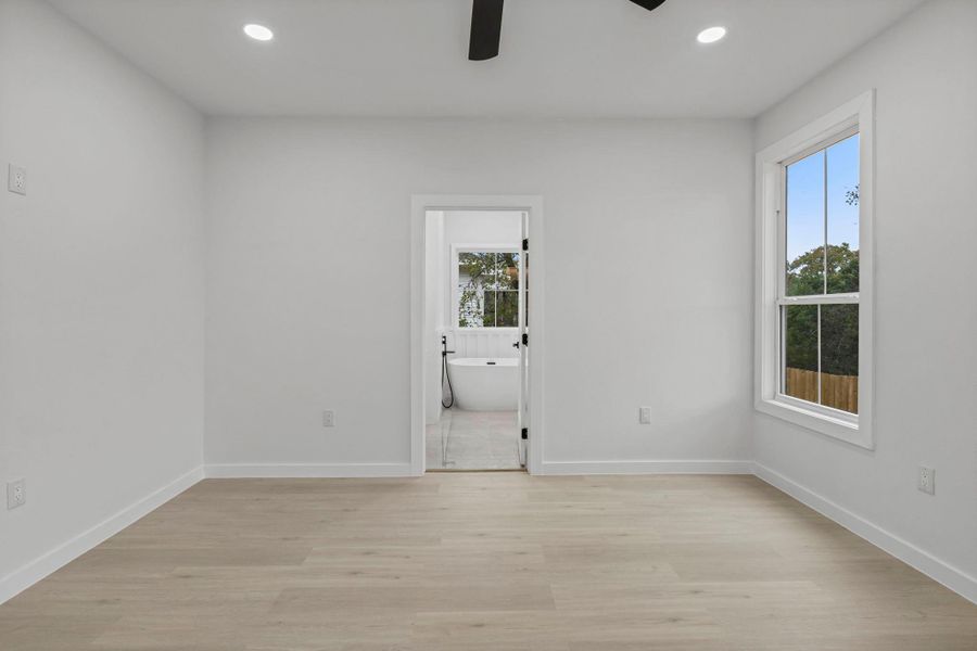 Spacious, unfurnished interior of a new home in , Wimberley (Image 27).