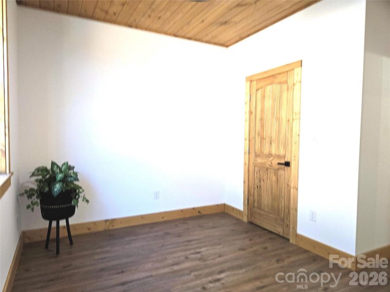Spacious, unfurnished interior of a new home in , Murphy (Image 11).