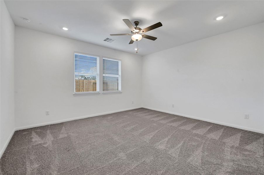 Spacious, unfurnished interior of a new home in Aldine Pines, Houston (Image 27).