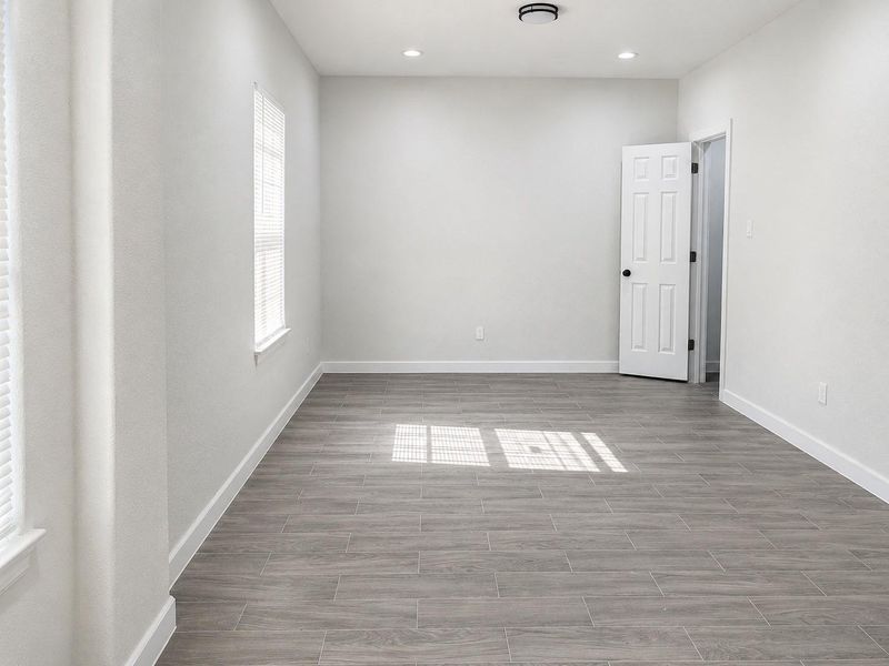 Spacious, unfurnished interior of a new home in , Houston (Image 23).