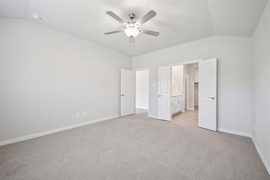 Spacious, unfurnished interior of a new home in Westmoor, Sherman (Image 23).