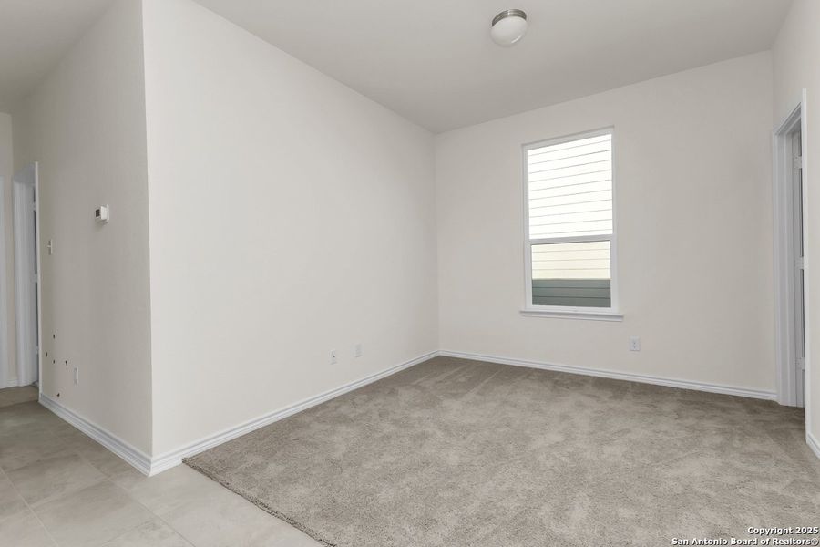 Spacious, unfurnished interior of a new home in Medina Crossing, Von Ormy (Image 5).