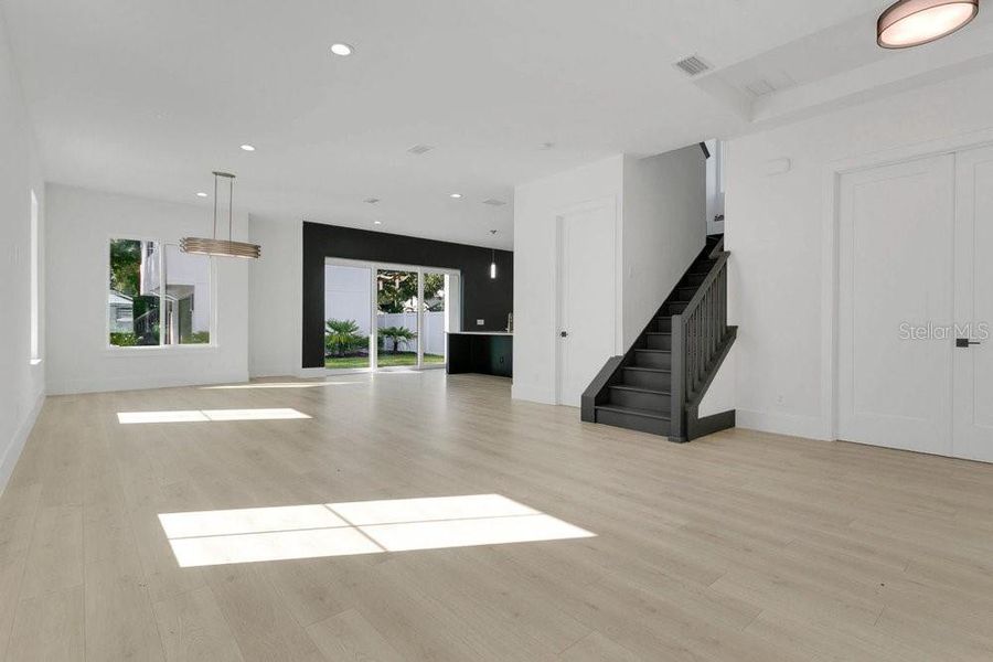 Spacious, unfurnished interior of a new home in , Orlando (Image 20).
