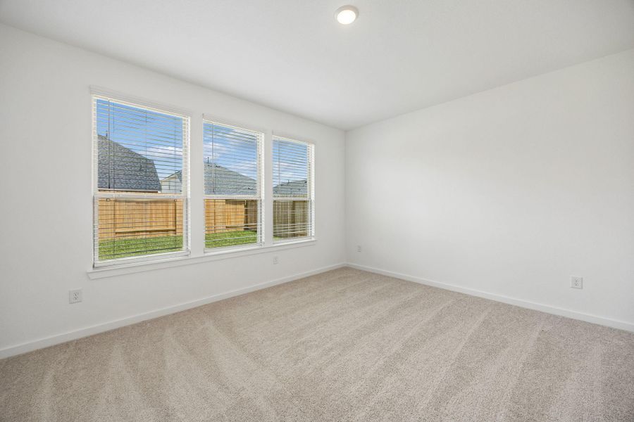 Spacious, unfurnished interior of a new home in Ellerden, Tomball (Image 22).