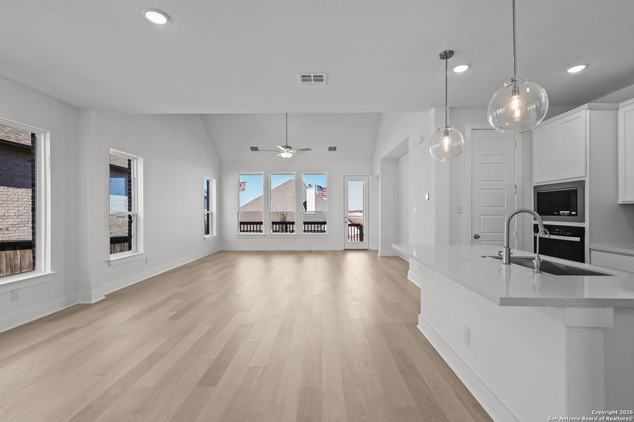 Spacious, unfurnished interior of a new home in Mayfair 50', New Braunfels (Image 34).