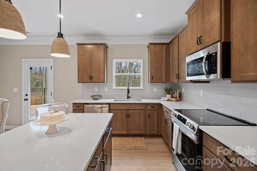 Dreamy kitchen with quartz countertops and SS appliances. Dreamy kitchen with quartz countertops and SS appliances.