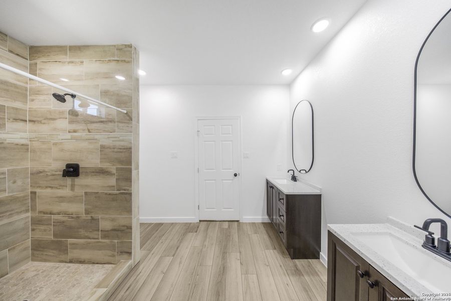 Furnished interior view inside a new home in , Floresville (Image 14).