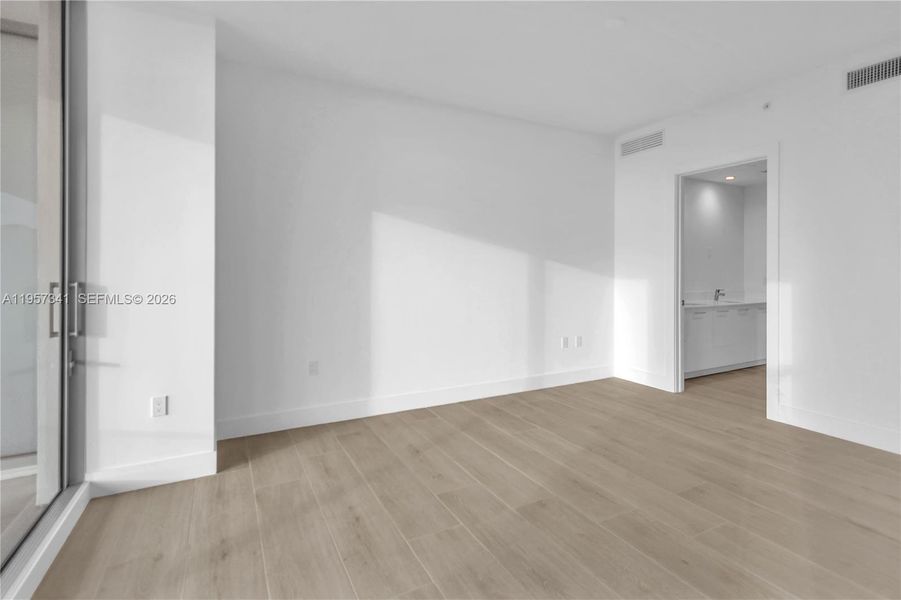 Spacious, unfurnished interior of a new home in , Fort Lauderdale (Image 10). Spacious, unfurnished interior of a new home in , Fort Lauderdale (Image 10).