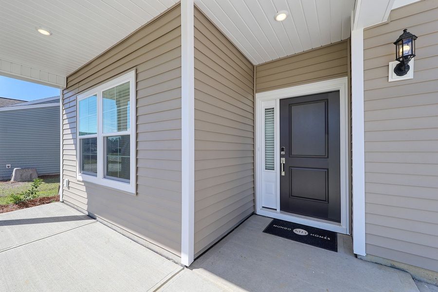 Exterior details and patio area of a home in Allston Park, Calabash (Image 3).