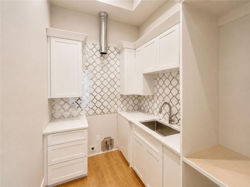 Furnished interior view inside a new home in , Alpharetta (Image 5).