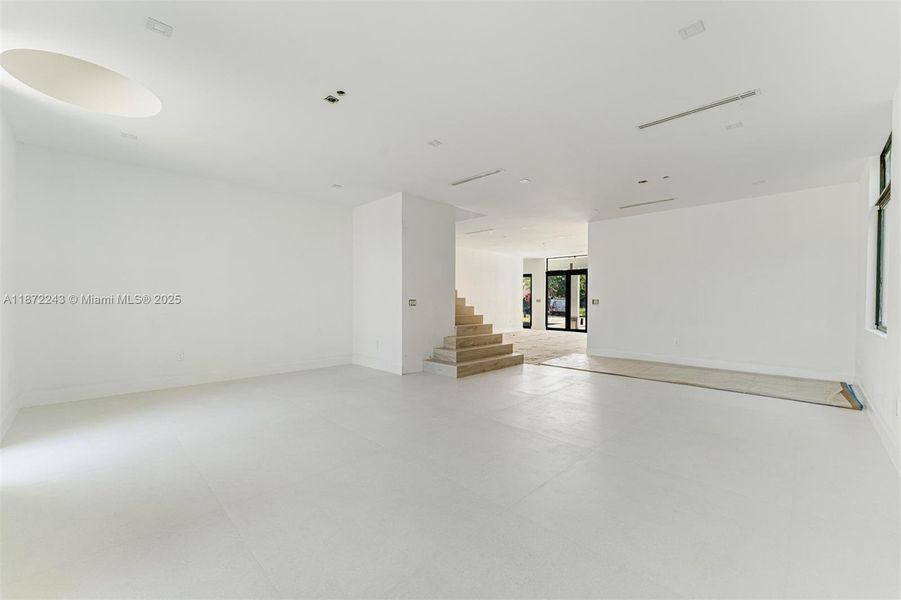 Spacious, unfurnished interior of a new home in , Miami (Image 6).