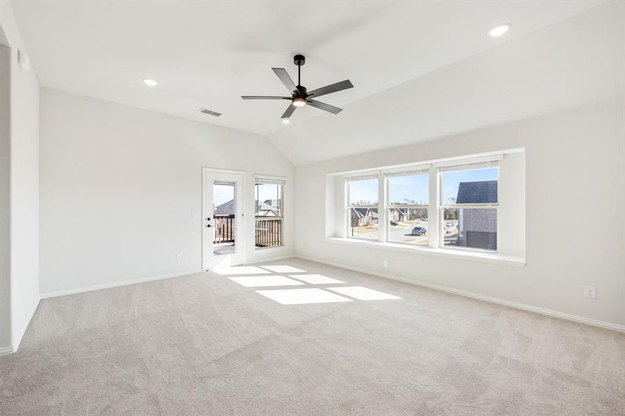 Spacious, unfurnished interior of a new home in West Crossing, Anna (Image 33).